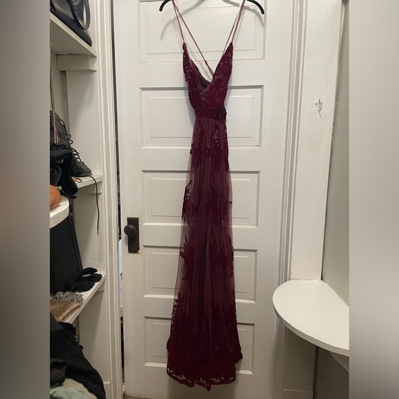 Windsor Morgan Formal Flocked Velvet Dress in Burgundy | Size Small - Picture 2 of 6